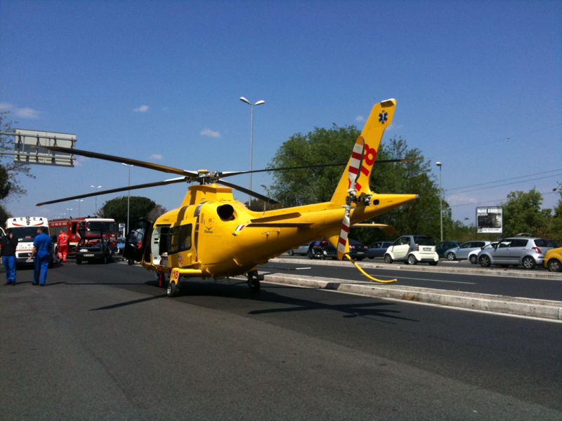 Morto sul Gra tra Fiumicino e Magliana: elicottero atterra sul raccordo - 19/09/2012