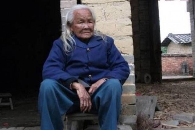 95enne data per morta si sveglia dopo 6 giorni per la fame - 03/10/2012