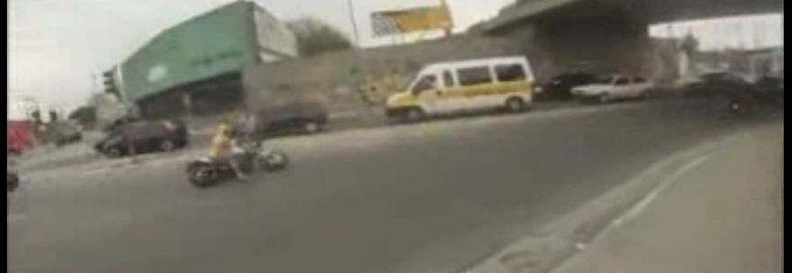Il ladro cerca di rubare una moto, il poliziotto lo uccide - Video - 13/10/2013