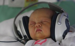 Ospedale fa addormentare i neonati con le cuffie e la musica di Mozart - 01/03/2012