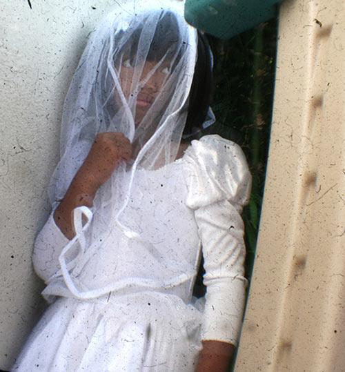 Polizia irrompe e blocca le nozze tra una bimba di 7 anni e un uomo di 28 - 18/10/2012
