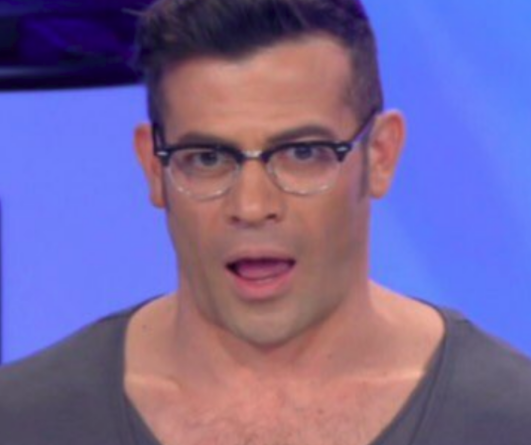 Dimenticatevi Questa Immagine Di Gianni Sperti L Opinionista Di U D Si E Rifatto Guarda La Foto Dello Scandalo