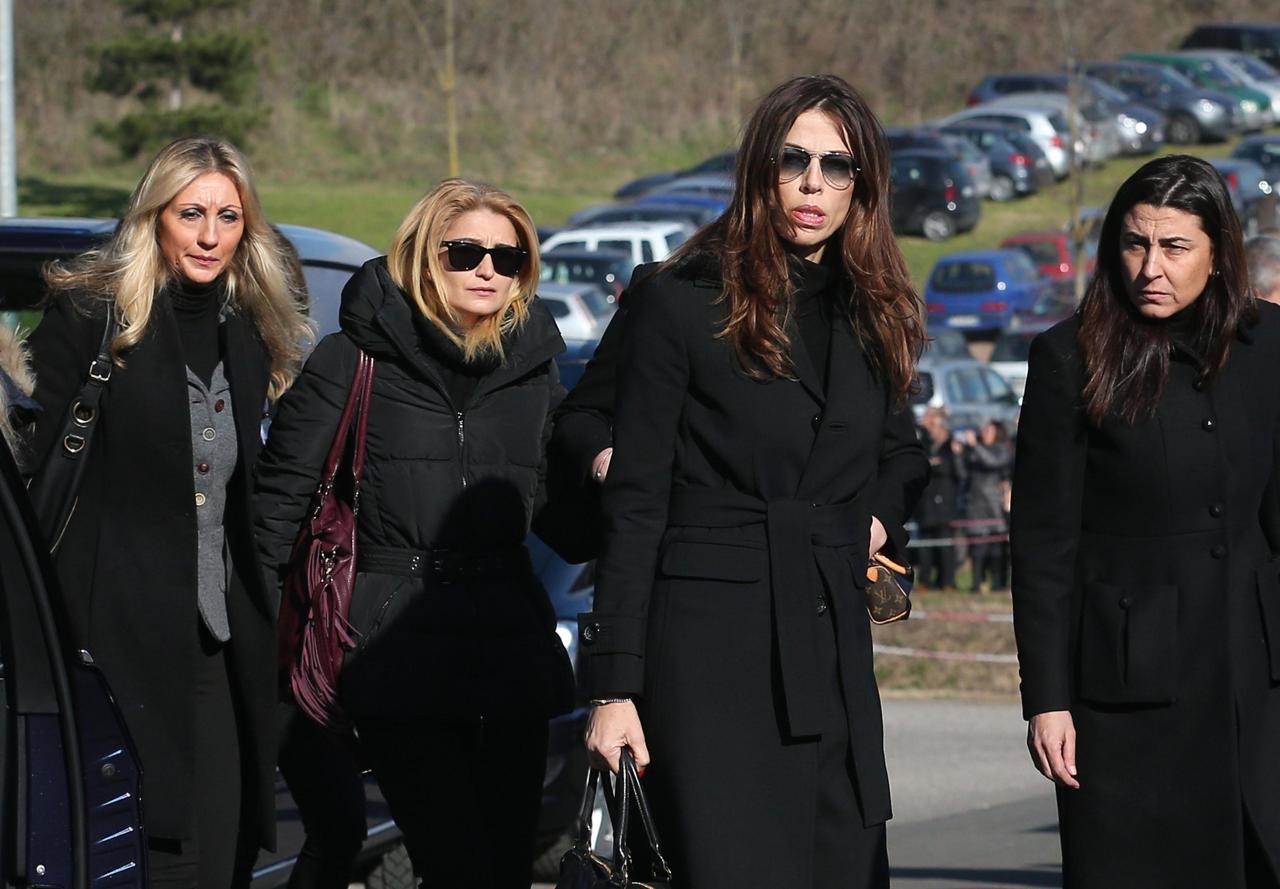 LA DYNASTY DI PINO DANIELE L' ''EX'' MOGLIE CACCIA DI CASA LA COMPAGNA LA DYNASTY DI PINO DANIELE L' ''EX'' MOGLIE CACCIA DI CASA LA COMPAGNA