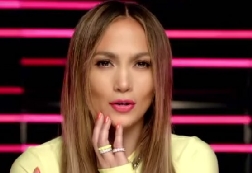 Chiede autografo a Jennifer Lopez Cameriera licenziata perché troppo invadente - 01/11/2012