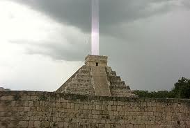 Quella luce dal tempio Maya che agita il web - 06/11/2012
