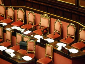 La Casta colpisce ancora: prelievi illimitati al bancomat del Senato - 10/06/2012