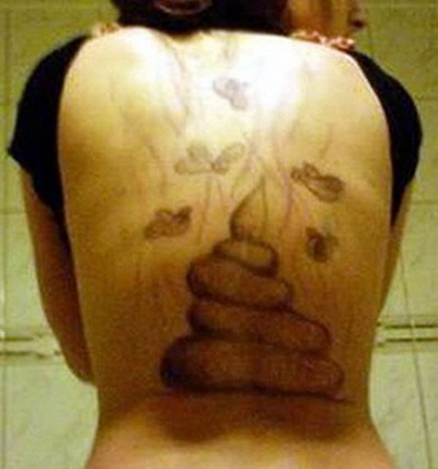 Lei lo tradisce, lui le tatua un'enorma cacca sulla schiena [FOTO] - 18/06/2012