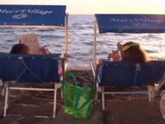 Dialogo assurdo sulla spiaggia di Ostia - Il video impazza sul web - 24/07/2013