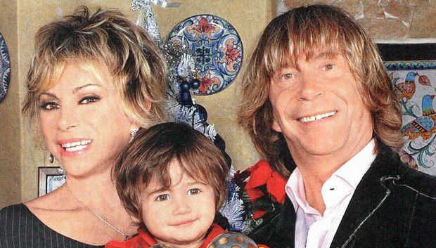 DOPO LA'RRIVO DI MARIA, UN'ALTRA IMMENSA GIOIA PER CARMEN RUSSO ED ENZO PAOLO TURCHI - 03/12/2015