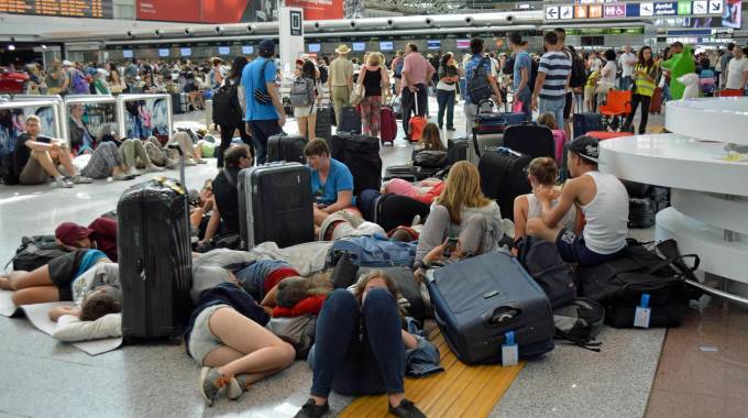 FIUMICINO: AEROPORTO IN TILT. DOPO IL MAXI ROGO UN'ALTRA TRAGEDIA. ECCO COSA STA SUCCEDENDO - 30/07/2015