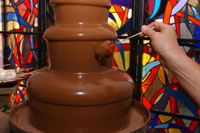 VOGLIA DI CIOCCOLATA E CIBI FRITTI? IL TUO CORPO TI MANDA UN SEGNALE, ECCO COSA VUOL DIRE - 12/04/2016