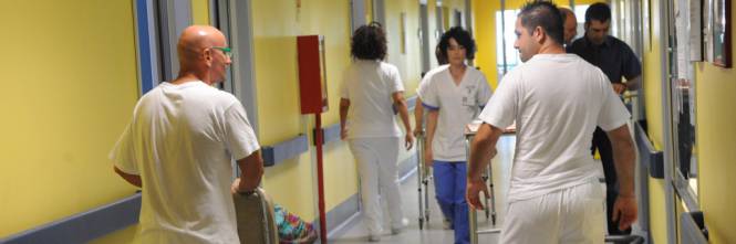 SHOCK IN OSPEDALE: ''MI HANNO OBBLIGATA A GUARDARE UN FILM PER ADULTI PRIMA DI ESSERE VISITATA'' - 12/04/2016