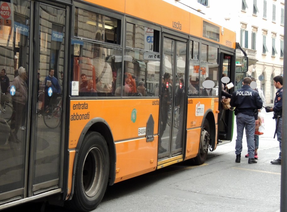 BIMBO DI 4 MESI MUORE SULL'AUTOBUS IN BRACCIO ALLA MADRE - 04/12/2015