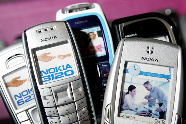 I CELLULARI DI 10 ANNI FA? SUPERIORI AGLI SMARTPHONE DI OGGI - 09/12/2015