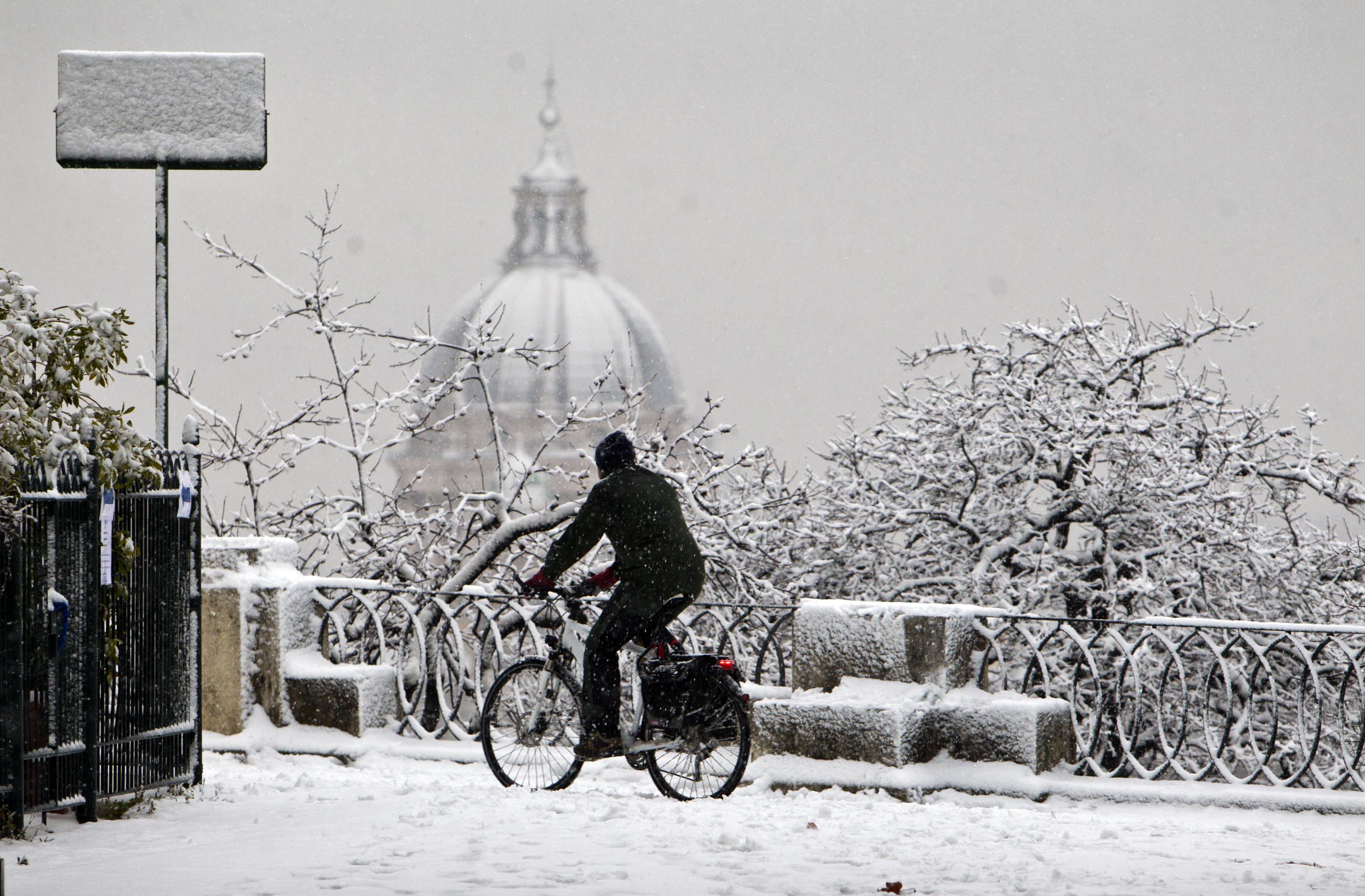 NATALE 2015 COME NEL 1985: LA NEVE SOMMERGERA' L'ITALIA - 10/12/2015