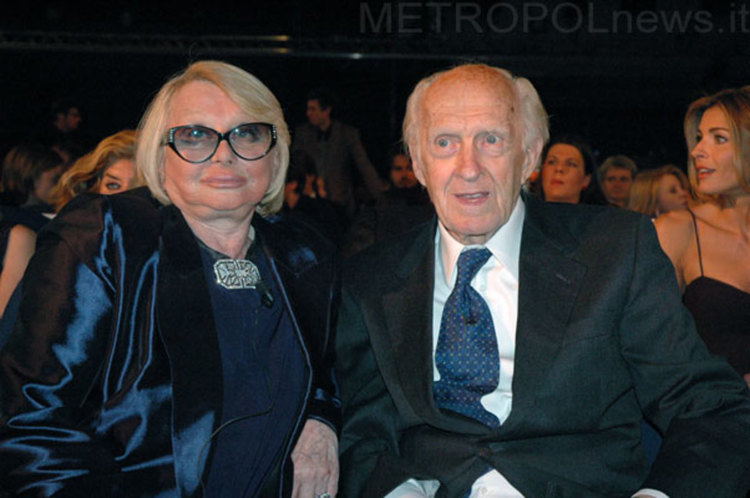 IL NIPOTE DI SANDRA E RAIMONDO: ''SUCCEDEVANO COSE MOLTO STRANE A CASA VIANELLO'' - 17/12/2015