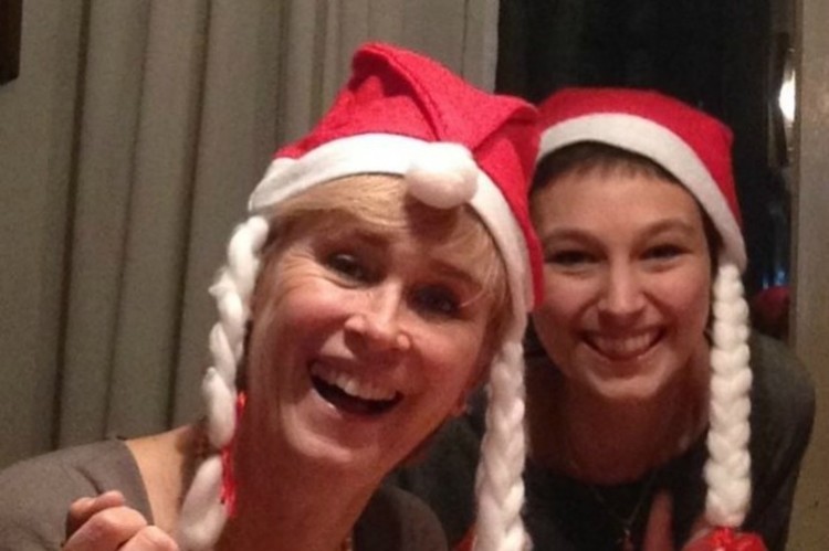 AD UN MESE DALLA MORTE DELLA FIGLIA VENT'ENNE, LO STRUGGENTE MESSAGGIO DELL'ATTRICE - 17/12/2015