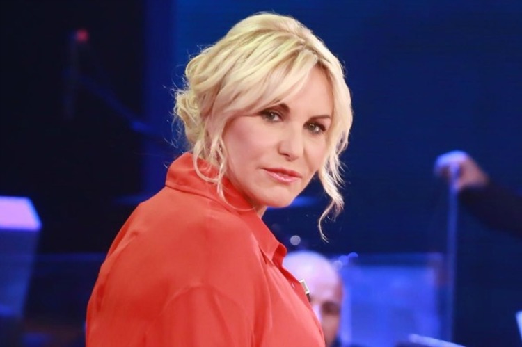 BATOSTA PER ANTONELLA CLERICI: LA CLAMOROSA DECISIONE - 06/03/2016