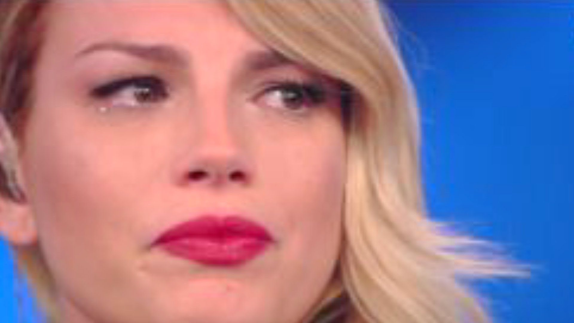 EMMA SHOCK, PARLA DEL SUO TUMORE: ''PENSAVO DI ESSERNE USCITA E INVECE...'' - 04/12/2015