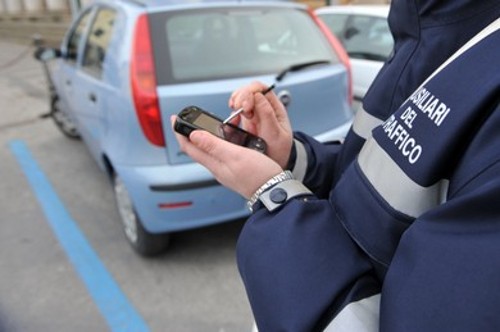 CASSAZIONE: ''L'AUTOMOBILISTA NON E' MULTABILE SE NON HA ESPOSTO IL BIGLIETTO DI SOSTA SUL CRUSCOTTO'' - 28/04/2016
