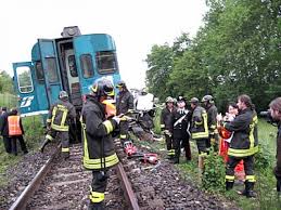SCONTRO FRONTALE TRA DUE TRENI IN PUGLIA: MORTI E FERITI - 12/07/2016