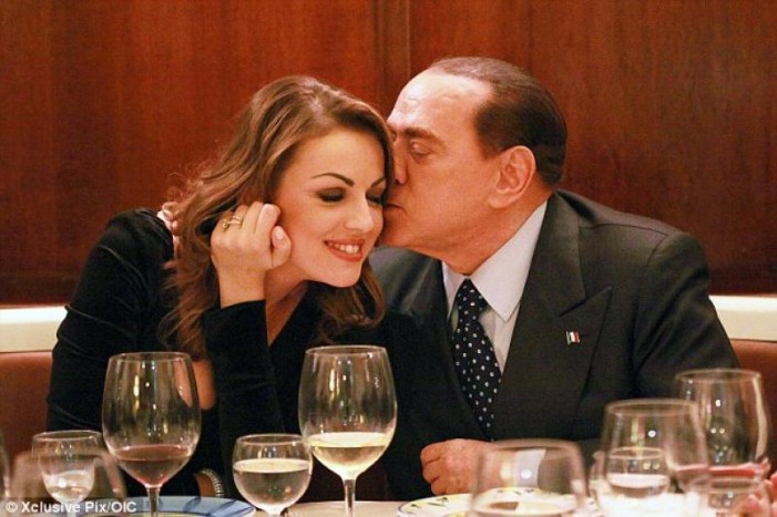 BERLUSCONI CACCIA DI CASA LA PASCALE: ECCO QUANTO COSTA ALL'EX PREMIER LA SEPARAZIONE - 05/10/2015