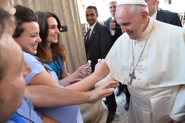 PAPA FRANCESCO: ''TROPPE DONNE INCINTE LICENZIATE'' - 01/11/2015