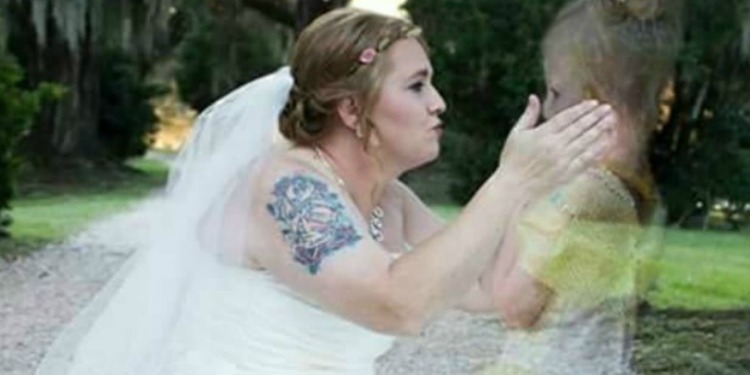 UNA FARFALLA SI POSA SULL'ABITO, LA SPOSA IN LACRIME: ''IO SO COSA VUOL DIRE'' - 22/12/2015
