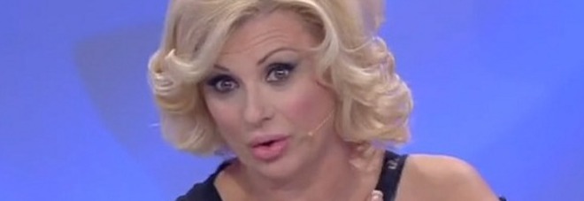 TINA CIPOLLARI VIA DA ''UOMINI E DONNE'' PER UN ALTRO PROGRAMMA. ECCO DOVE LA VEDREMO - 12/04/2016