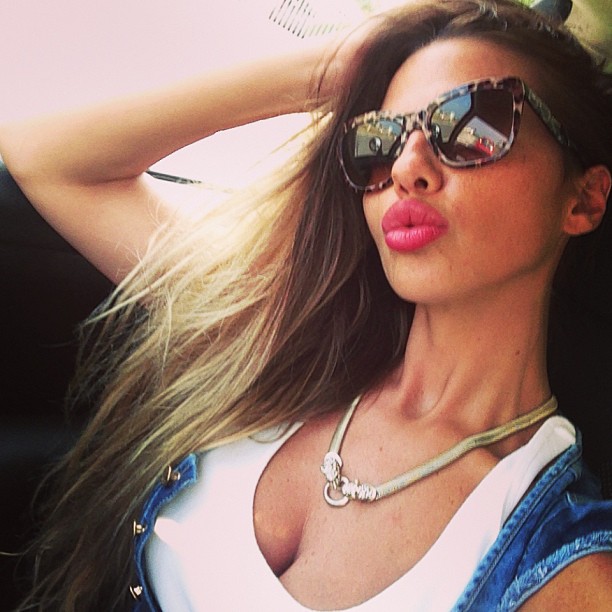 BARBARA GUERRA SCATENATA SU TWITTER MOSTRA IL LATO B: ''BACIATEMELO INVIDIOSE!'' - 31/12/2013