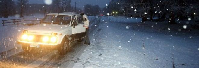 RITROVATI VIVI I BIMBI DI 4 E 5 ANNI. LA MAMMA LI AVEVA LASCIATI IN UNA GROTTA - 01/01/2014
