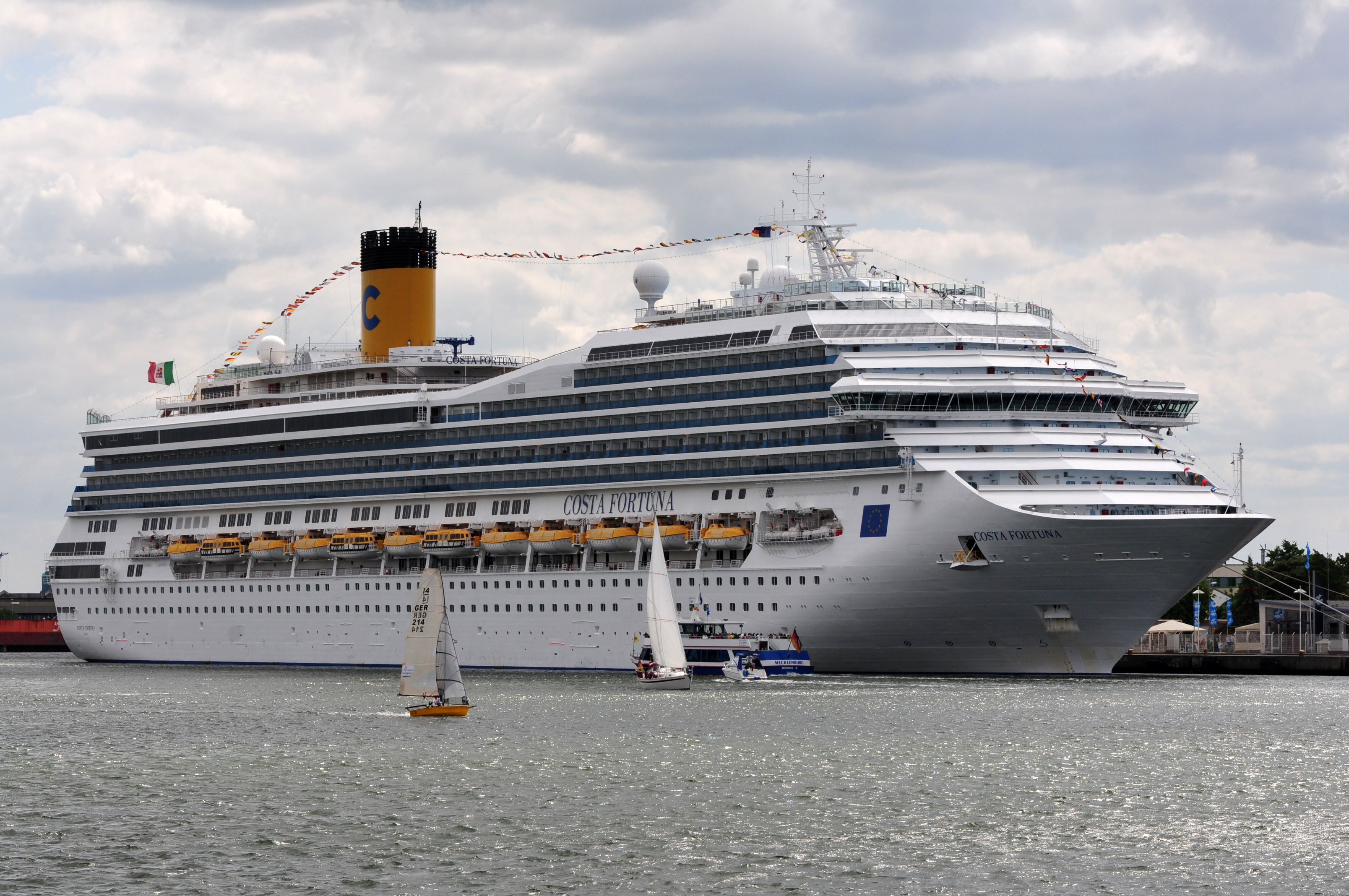 TURISTA ITALIANA PRECIPITA DALLA NAVE DA CROCIERA, E' GIALLO - 20/07/2015