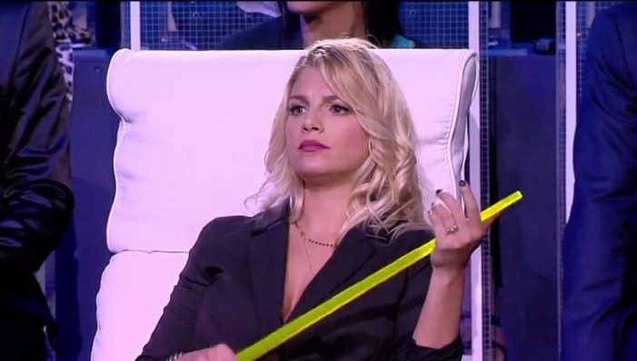 ATTACCO A EMMA MARRONE: ''NON SAI CANTARE, SEI UN...''. ECCO COME HA RISPOSTO LA CANTANTE - 13/09/2015