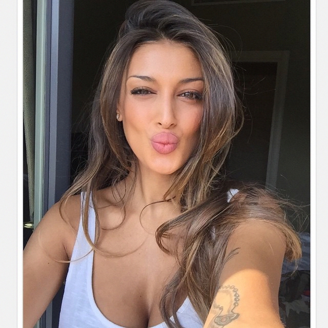 CRISTINA BUCCINO, LA FOTO DEL BACIO MANDA IN TILT I FAN - GUARDA - 15/09/2015