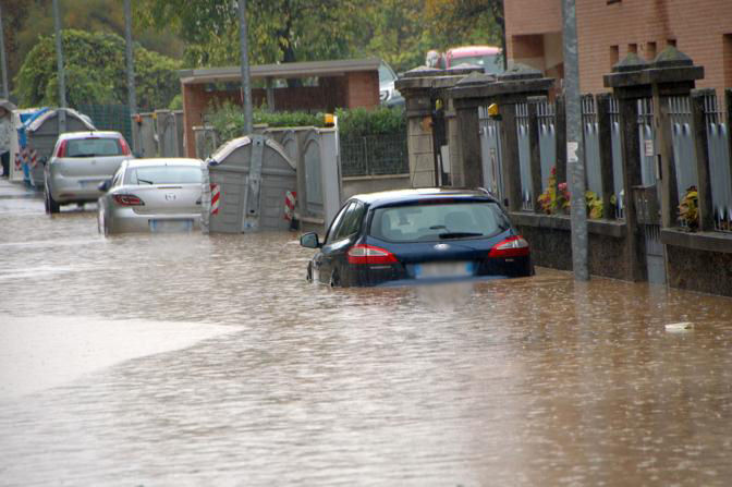 +++ ALLERTA METEO +++  PROTEZIONE CIVILE: ''CODICE ROSSO SU MOLTE REGIONI, NON USCITE DI CASA'' - 01/10/2015