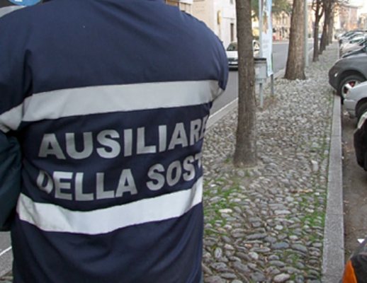 AUSILIARI DELLA SOSTA: CANDIDATURE APERTE ANCHE PER PERSONE CON LICENZA MEDIA - 04/10/2015