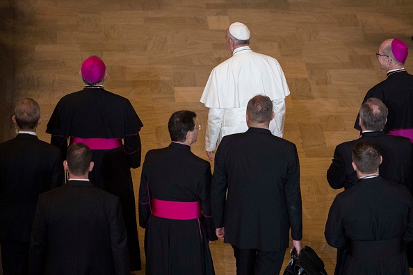VATICANO, ARRESTATO MONS. VALLEJO BALDA, HA TRADITO PAPA FRANCESCO - 02/11/2015