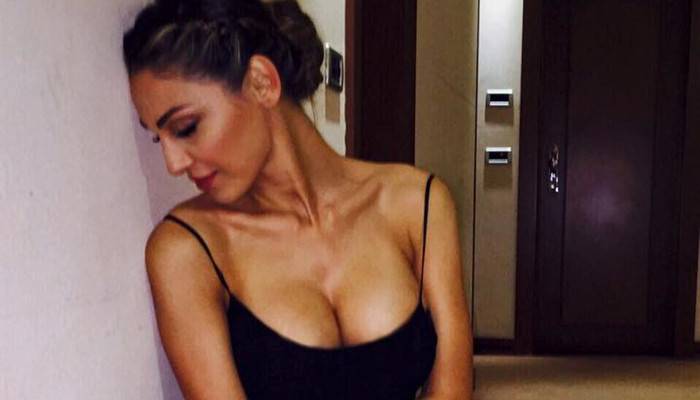 ANNA TATANGELO SENSUALE SU FACEBOOK E I SUOI FANS IMPAZZISCONO - VIDEO - 03/11/2015