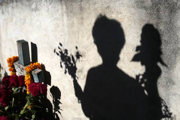 CAROLINA, MORTA SULLA TOMBA DEL MARITO IL GIORNO DI OGNISSANTI - 03/11/2015