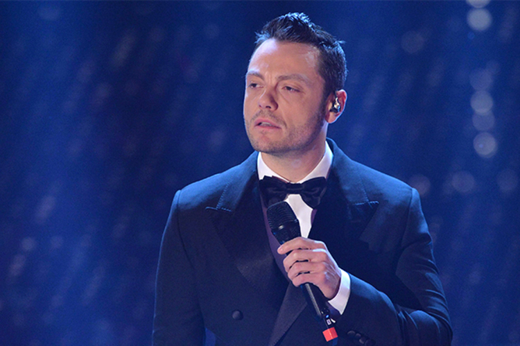 DRAMMA PER TIZIANO FERRO: FAN DISPERATE PER LE SUE CONDIZIONI DI SALUTE. ANNULLATE LE DATE DEL SUO TOUR EUROPEO - 06/12/2015