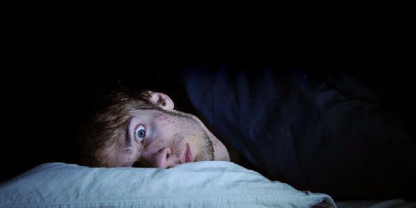 TI SEI MAI SVEGLIATO NEL CUORE DELLA NOTTE SENTENDOTI PARALIZZATO? ECCO IL MOTIVO - 23/02/2016