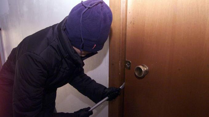 ONDATA DI FURTI IN CASA: ECCO LE NUOVE TECNICHE DEI LADRI - 23/02/2016