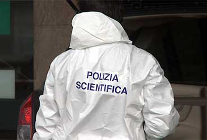 DONNA MORTA CON UN ASCIUGAMANO STRETTO INTORNO AL COLLO - GIALLO A ROMA - 21/09/2016