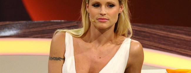 MICHELLE HUNZIKER PER LA ''FESTA DELLA MAMMA'' PUBBLICA QUESTA FOTO CHE COMMUOVE IL WEB - GUARDA - 11/05/2015