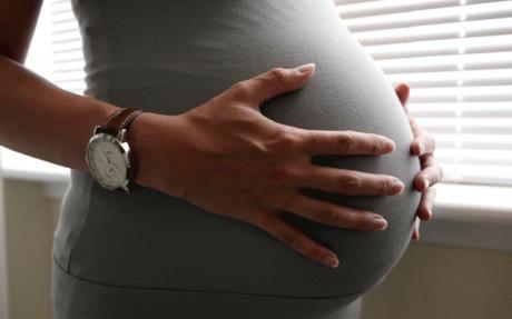 DONNA INCINTA HA VOGLIA DI UNA CIAMBELLA: ''QUELLO CHE C'ERA DENTRO HA FATTO MALE AL BAMBINO'' - GUARDA - 13/05/2015