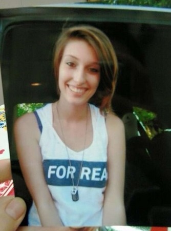 16ENNE SCOMPARSA DA CASA, E' GIALLO. L'APPELLO SU FB: ''AIUTATECI A RITROVARLA''. CONDIVIDI LA FOTO - 28/04/2015