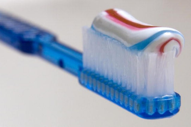 L'INASPETTATO EFFETTO DEL DENTIFRICIO SULLE UNGHIE - 21/06/2015