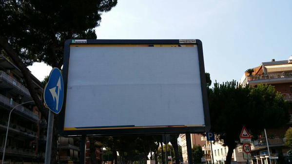 ROMA: BUFERA SUL CARTELLONE PUBBLICITARIO, LA FRASE SHOCK - 05/07/2015