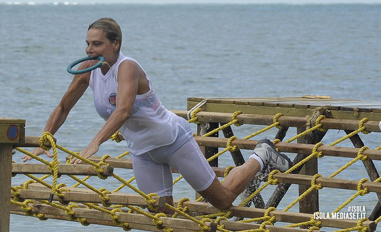 PAURA ALL'ISOLA DEI FAMOSI: INCIDENTE A SIMONA VENTURA - 26/03/2016