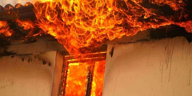 SALERNO: DA FUOCO A MOGLIE E FIGLIO E SI IMPICCA - 31/03/2016